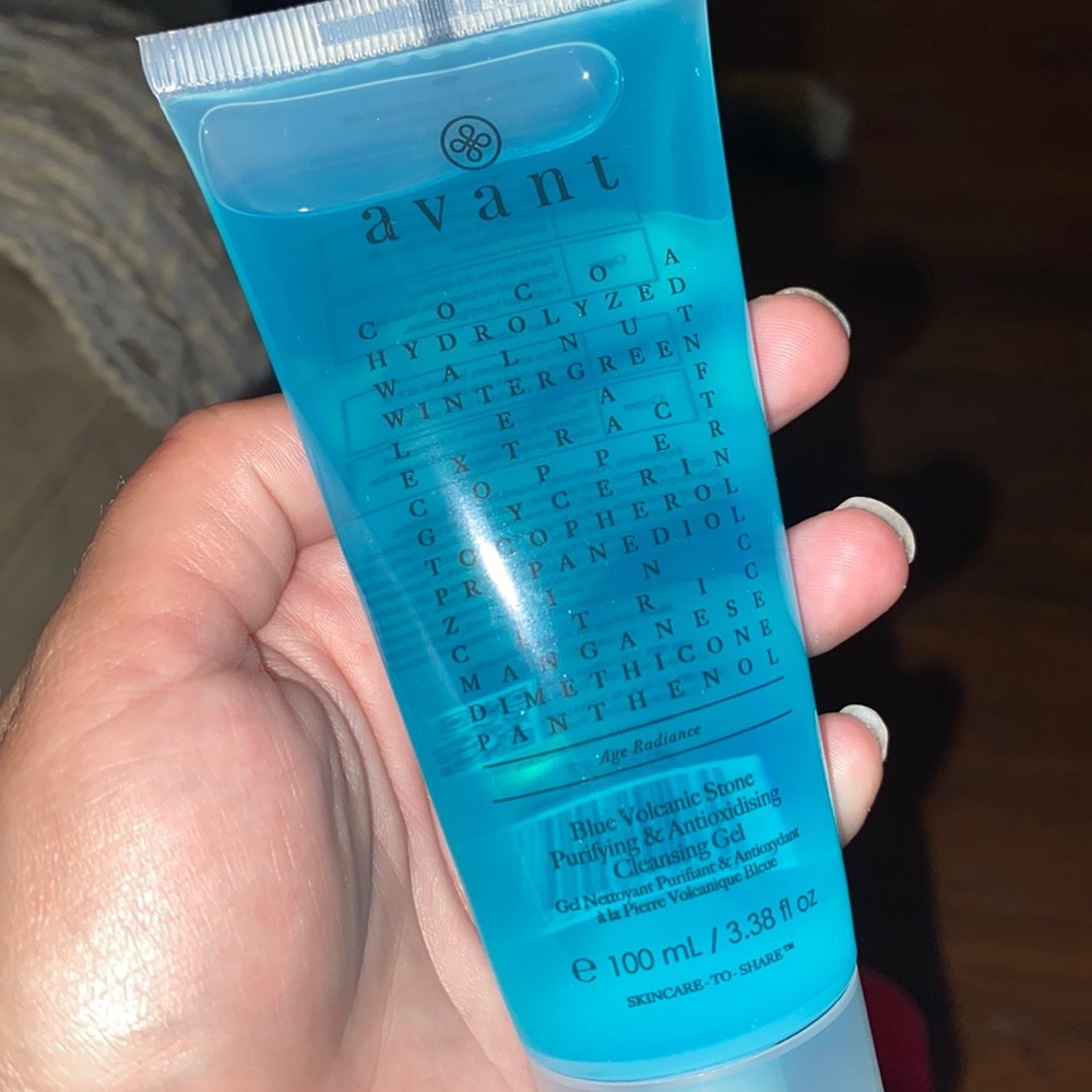 Avant skincare blue volcanic stone purifying and antioxidising cleansing gel